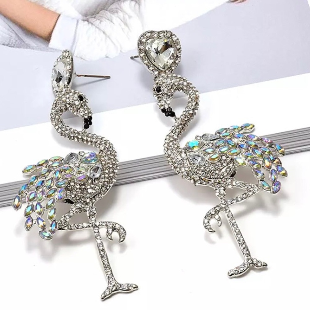 ✅🌹Crystal Flamingo Drop Earrings.
